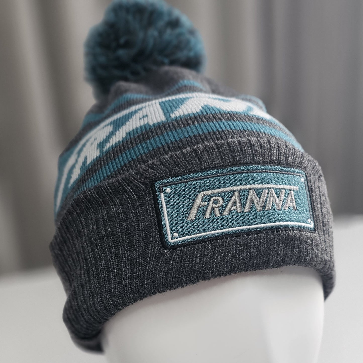 Franna pom pom beanie